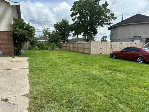 3607 Juno Dr, Chalmette, LA 70043 photo 2