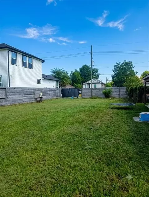 2222 Pressburg St, New Orleans, LA 70122