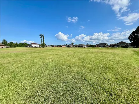 416 Jolliet Cir, Laplace, LA 70068