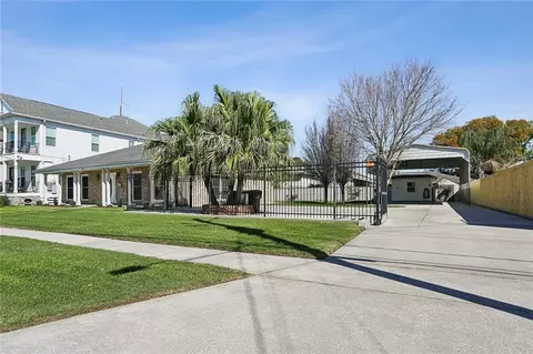 237 12th St, New Orleans, LA 70124