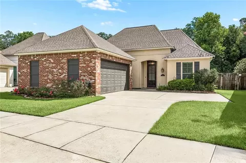 8271 Valencia Ct, Baton Rouge, LA 70820