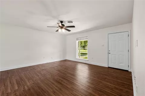 Living - 310 Dover St, Slidell, LA 70458 photo 2 of 5