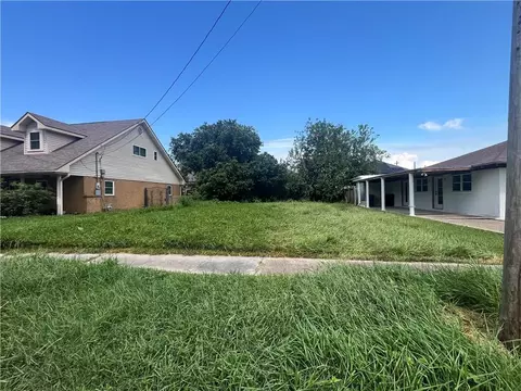 6351 Congress Dr, New Orleans, LA 70126