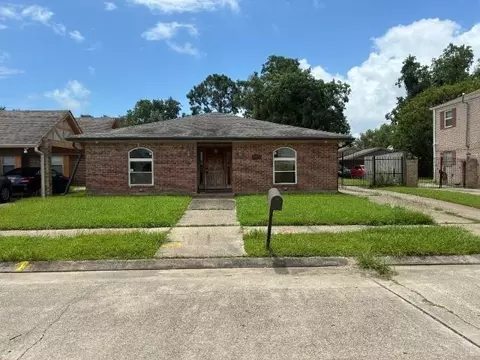 10200 Flossmoor Dr, New Orleans, LA 70127