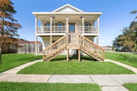 2220 Fenelon St, Chalmette, LA 70043