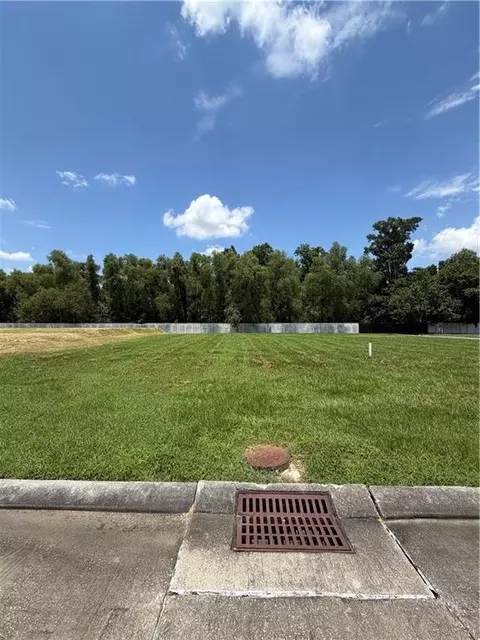 139 Forest Oaks Dr, New Orleans, LA 70131