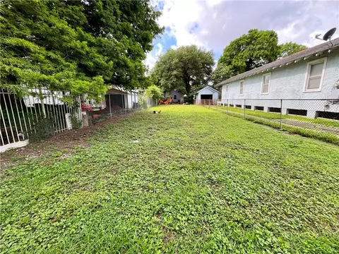 2752 Jonquil St, New Orleans, LA 70122