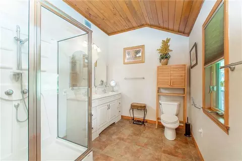 Bath - 20372 Fairway Dr, Springfield, LA 70462 photo 2 of 5