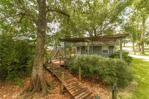 Exterior - 20372 Fairway Dr, Springfield, LA 70462 photo 5 of 19