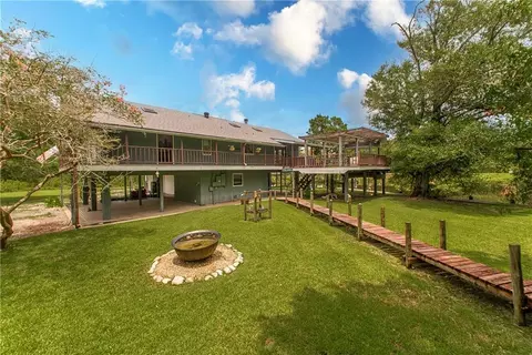 Exterior - 20372 Fairway Dr, Springfield, LA 70462 photo 4 of 19