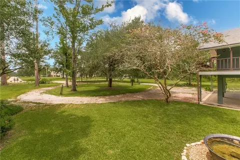 Exterior - 20372 Fairway Dr, Springfield, LA 70462 photo 3 of 19