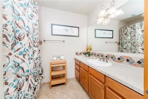 Bath - 20372 Fairway Dr, Springfield, LA 70462 photo 3 of 5