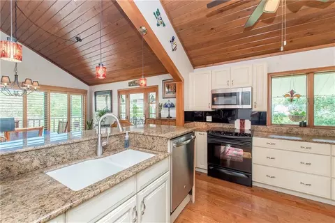 Kitchen - 20372 Fairway Dr, Springfield, LA 70462 photo 6 of 7