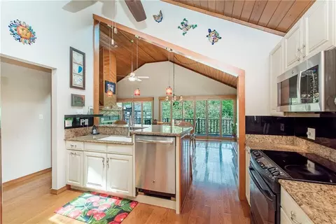 Kitchen - 20372 Fairway Dr, Springfield, LA 70462 photo 5 of 7