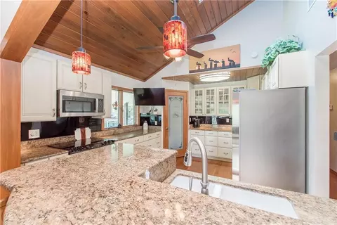 Kitchen - 20372 Fairway Dr, Springfield, LA 70462 photo 2 of 7