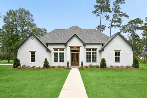 7220 The Woods Ave, Abita Springs, LA 70420