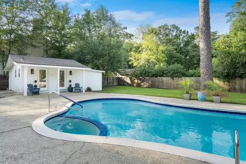 Exterior - 1012 W 11th Ave, Covington, LA 70433 photo 7 of 9