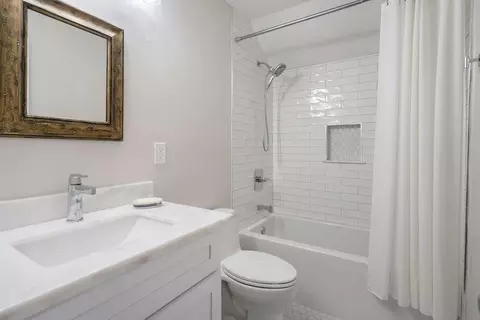Bath - 1012 W 11th Ave, Covington, LA 70433 photo 3 of 4