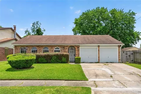 977 E Lexington Ave, Gretna, LA 70056