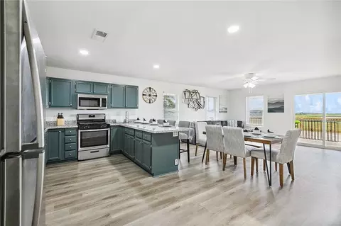 Kitchen - 104 Carr Dr, Slidell, LA 70458 photo 2 of 2