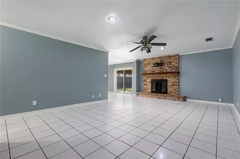 Living - 309 Desoto Dr, Luling, LA 70070 photo 2 of 5