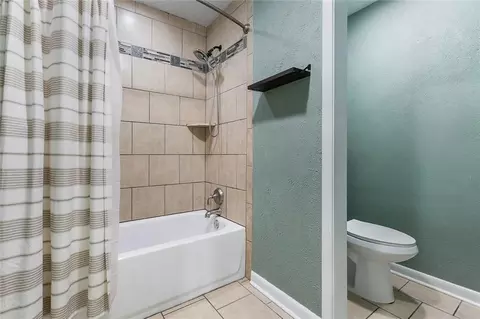 Bath - 309 Desoto Dr, Luling, LA 70070 photo 3 of 4