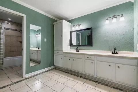 Bath - 309 Desoto Dr, Luling, LA 70070 photo 2 of 4