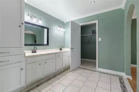 Bath - 309 Desoto Dr, Luling, LA 70070 photo 1 of 4