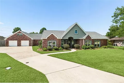 Exterior - 141 Magnolia Ct, Luling, LA 70070 photo 2 of 7