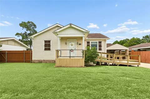 105 Yorke St, Belle Chasse, LA 70037