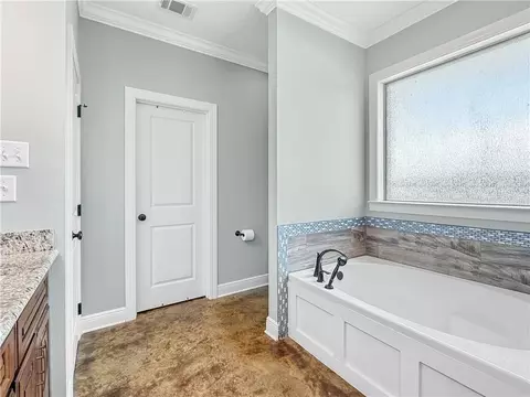 Bath - 81265 Jim Sharp Rd, Covington, LA 70435 photo 3 of 5