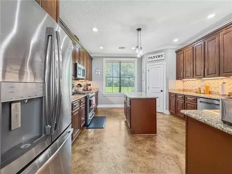 Kitchen - 81265 Jim Sharp Rd, Covington, LA 70435 photo 2 of 2