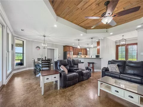 Living - 81265 Jim Sharp Rd, Covington, LA 70435 photo 2 of 2