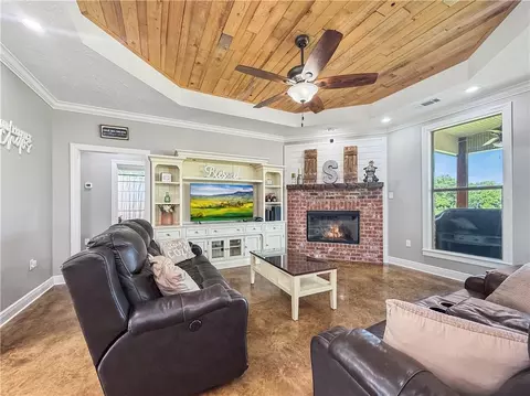 Living - 81265 Jim Sharp Rd, Covington, LA 70435 photo 1 of 2