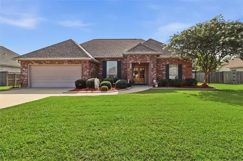 113 Churchill Dr, Madisonville, LA 70447