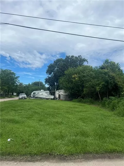 37 Suzi Dr, Saint Bernard, LA 70085