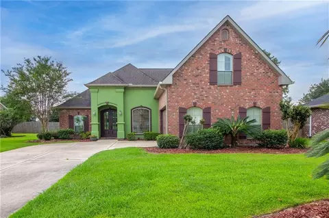 216 Oxbow Dr, Laplace, LA 70068