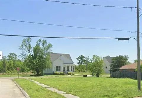 632 Cougar Dr, Arabi, LA 70032
