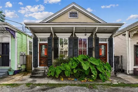 1916 18 Constantinople St, New Orleans, LA 70115
