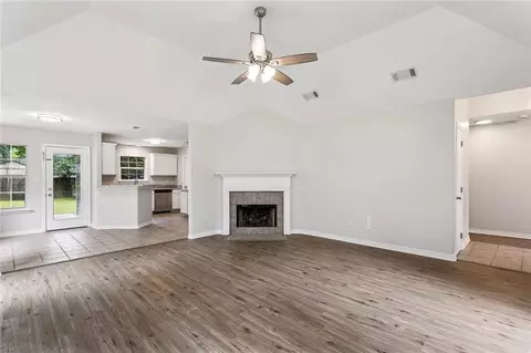 Living - 2521 Robin St, Slidell, LA 70460 photo 2 of 3