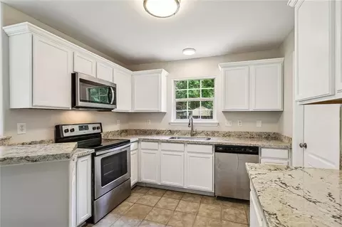 Kitchen - 2521 Robin St, Slidell, LA 70460 photo 1 of 3