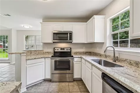 Kitchen - 2521 Robin St, Slidell, LA 70460 photo 2 of 3