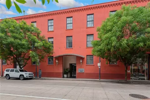 330 Julia St #203, New Orleans, LA 70130