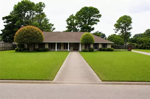 11463 King Richard Dr, Baton Rouge, LA 70815