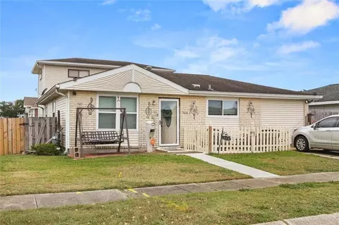 564 Willowbrook Dr, Gretna, LA 70056