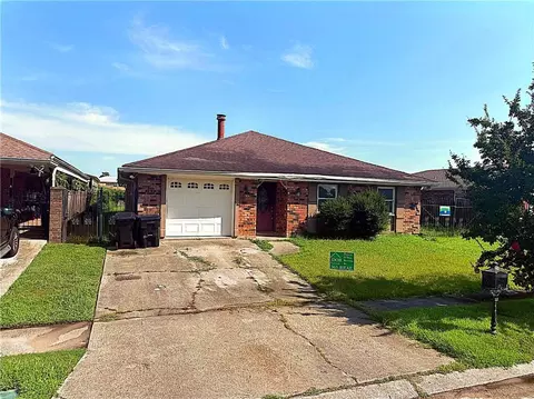 11121 N Idlewood Ct, New Orleans, LA 70128