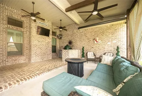 Exterior - 559 N Caleb Dr, Slidell, LA 70461 photo 3 of 9