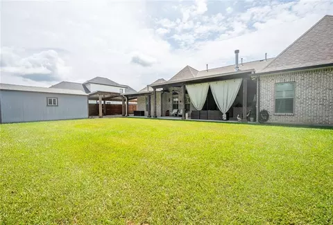 Exterior - 559 N Caleb Dr, Slidell, LA 70461 photo 6 of 9