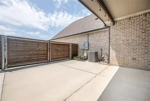 Exterior - 559 N Caleb Dr, Slidell, LA 70461 photo 5 of 9