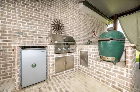 Kitchen - 559 N Caleb Dr, Slidell, LA 70461 photo 4 of 4